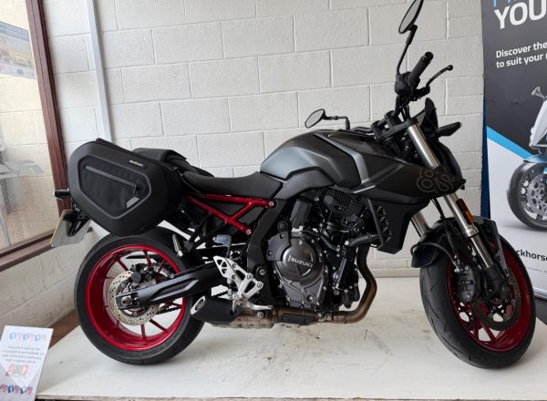 2025 Suzuki GSX-8S